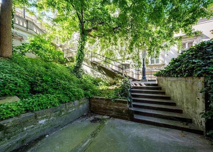 Chain Bridge Studio Apartment